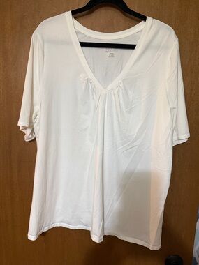 NWOT Lane Bryant Classic V-Neck Women's Top - White
